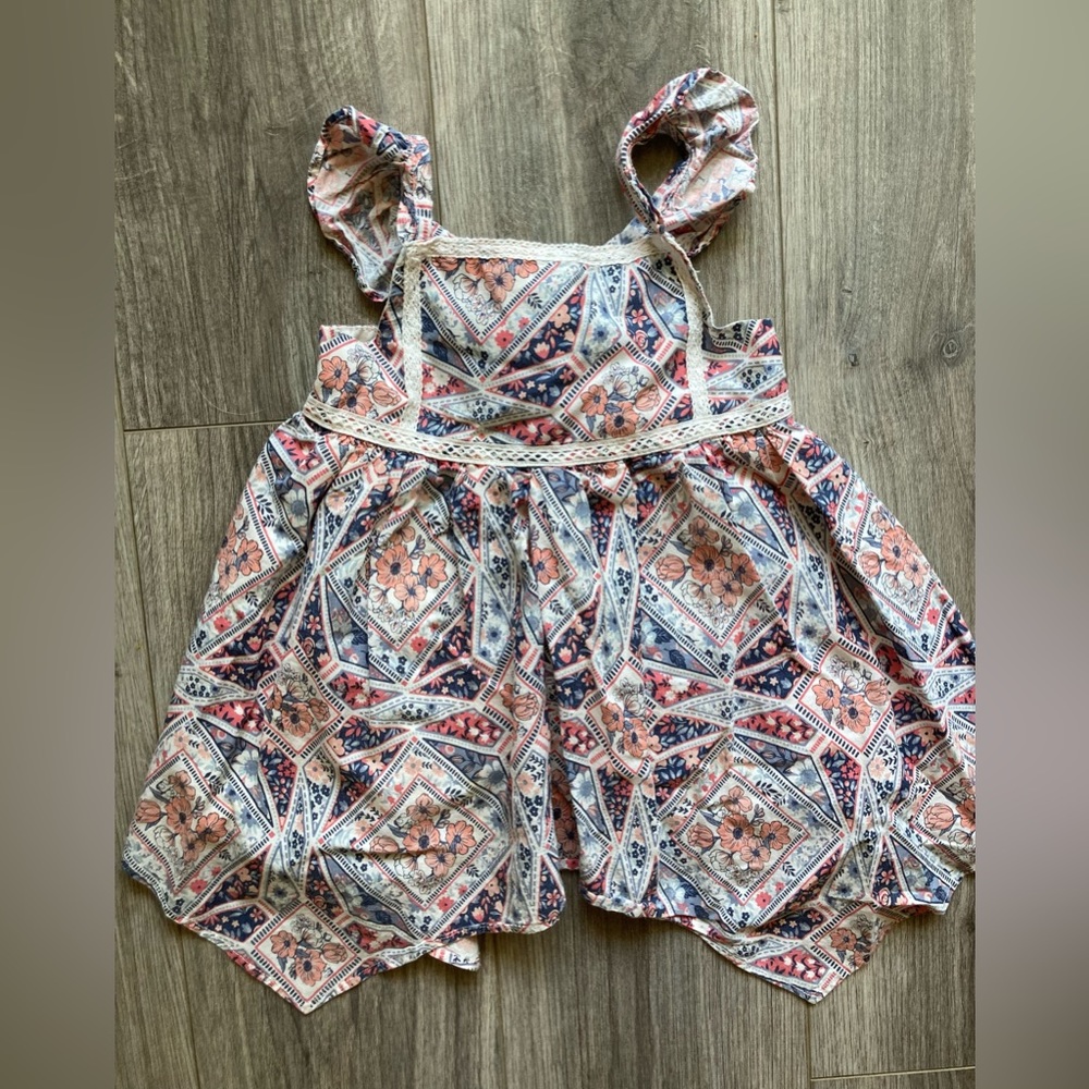 Size 3 little girl flutter sleeve top